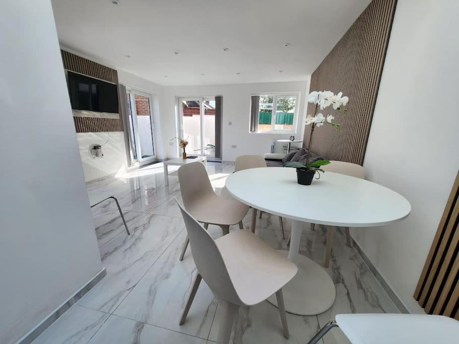 Spacious And Bright One Bedroom Apartment Oxford Exterior photo