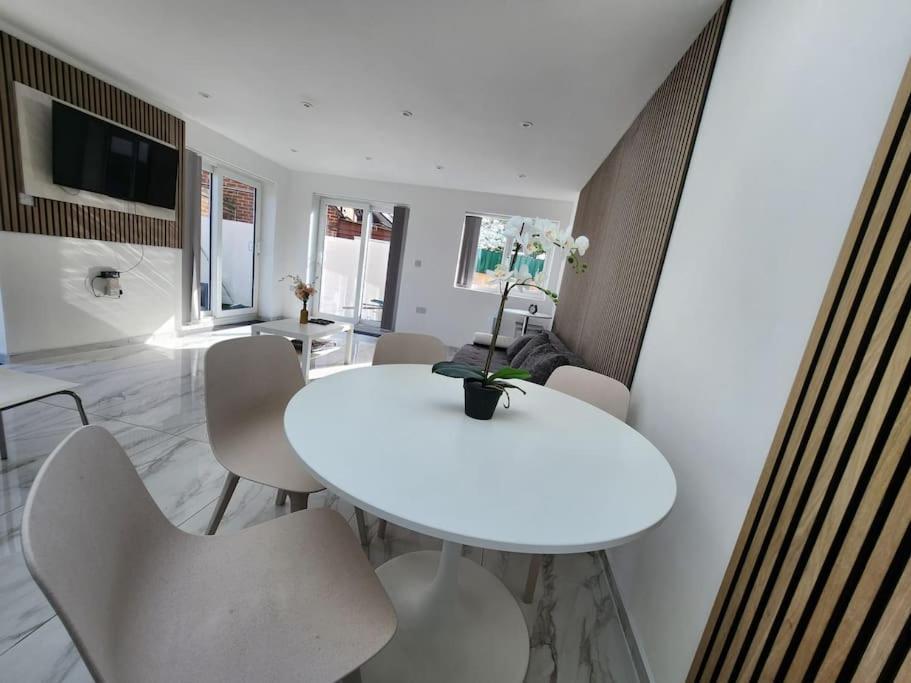 Spacious And Bright One Bedroom Apartment Oxford Exterior photo