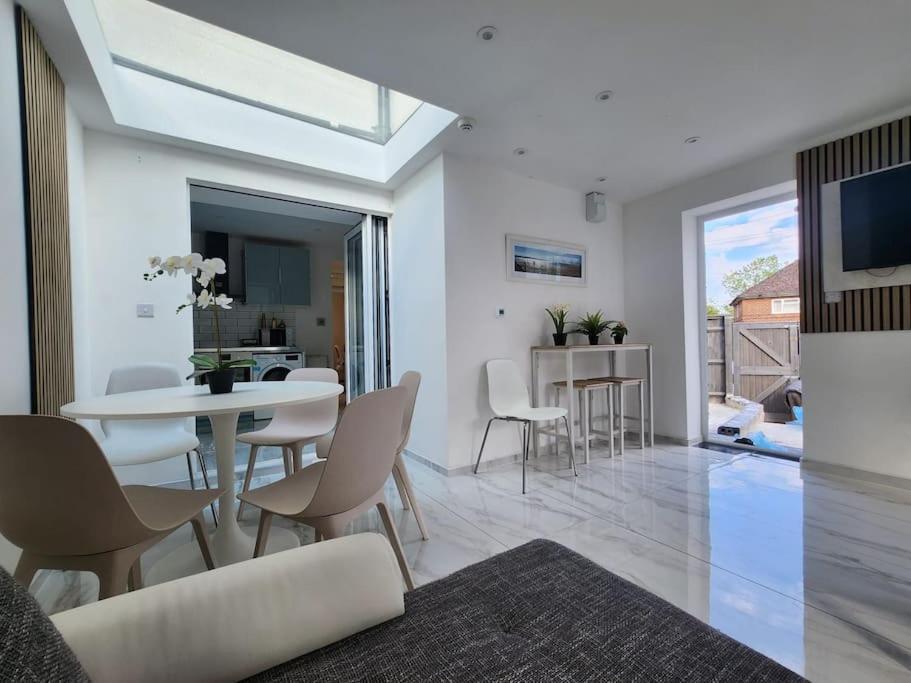 Spacious And Bright One Bedroom Apartment Oxford Exterior photo